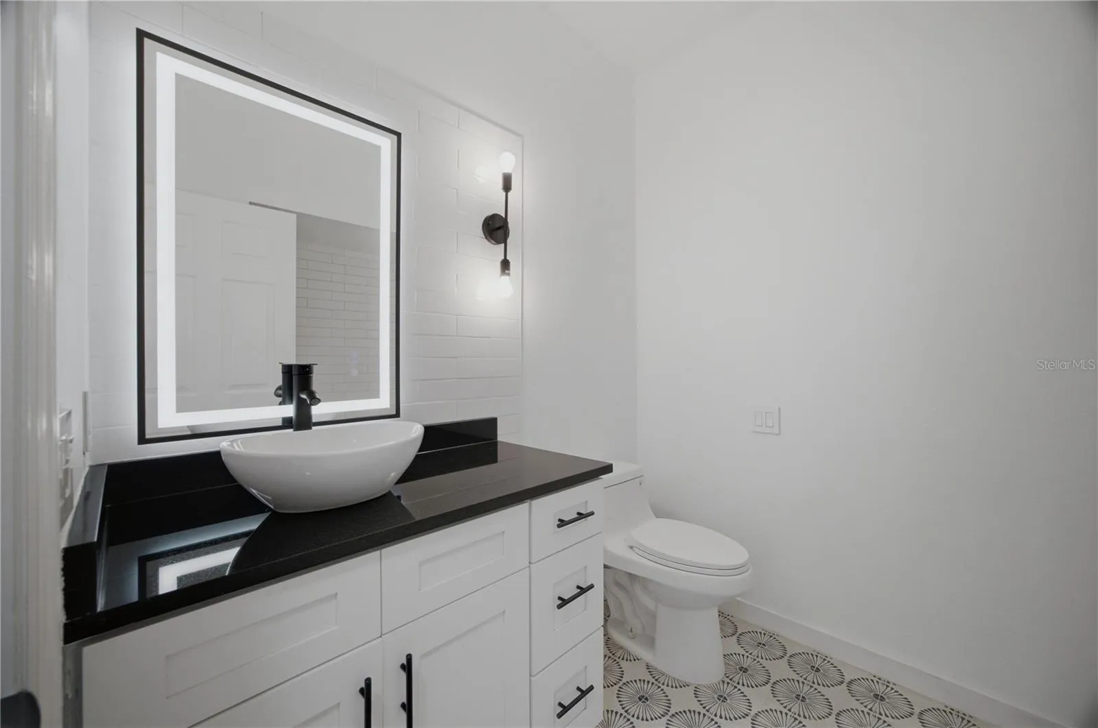 2ND BATHROOM