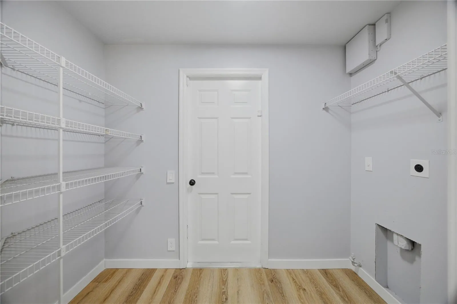 LAUDRY ROOM
