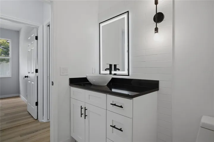 2ND BATHROOM