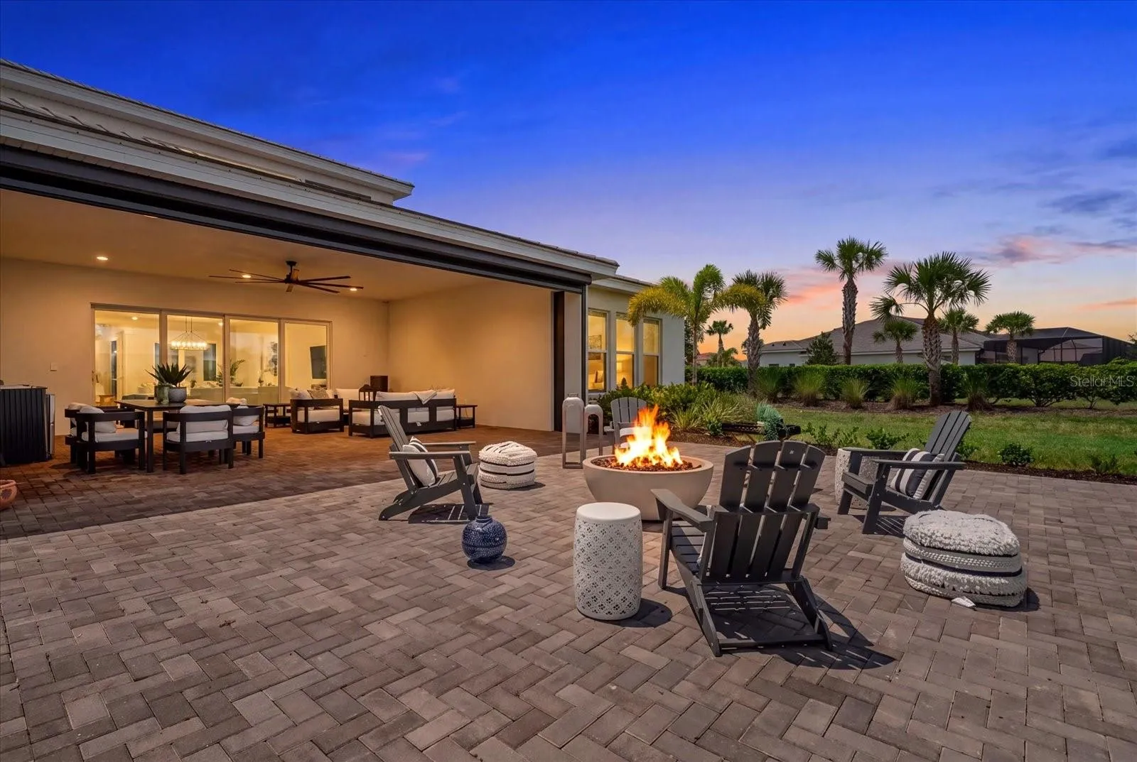 Patio w/firepit
