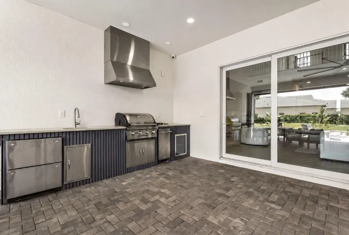Outdoor Kitchen