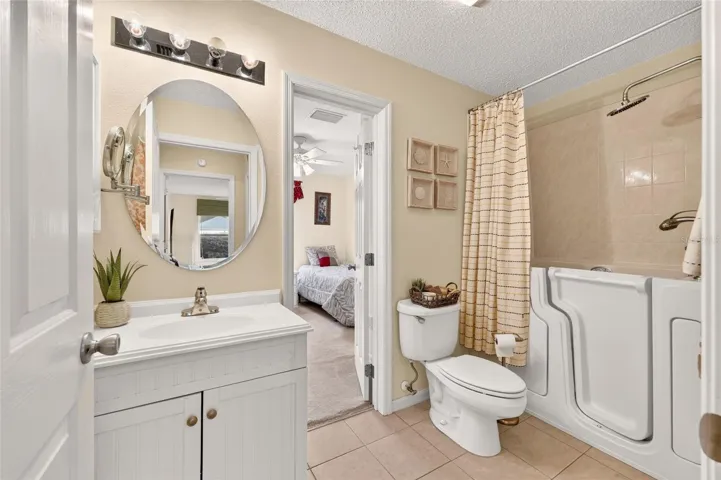 Bath 2 with Walk-in Jacuzzi Tub