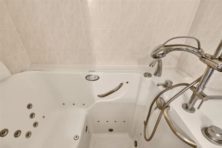 Jets!!! Two Shower Heads! One Adjustable