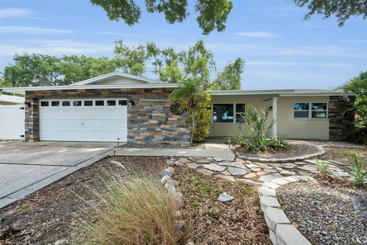 Oakhurst Park 3 BR, 2 BA, 2 CG Home on a private Cul-de-Sac