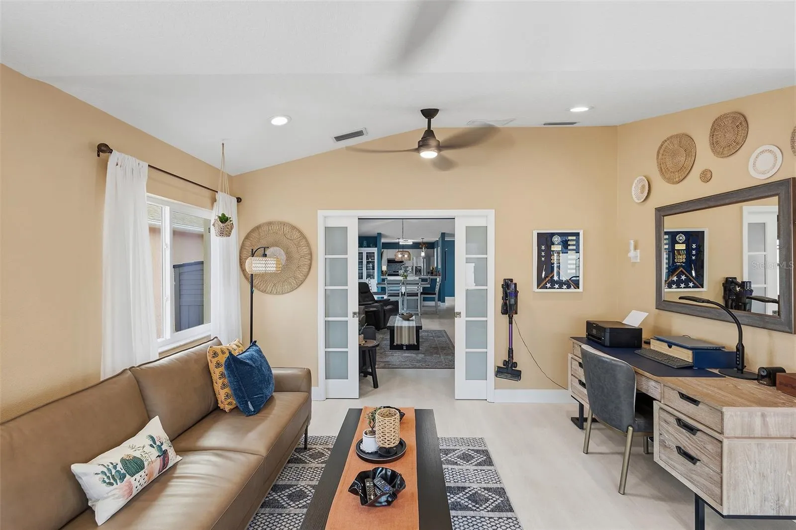 bonus room / good for den or 3rd bedroom