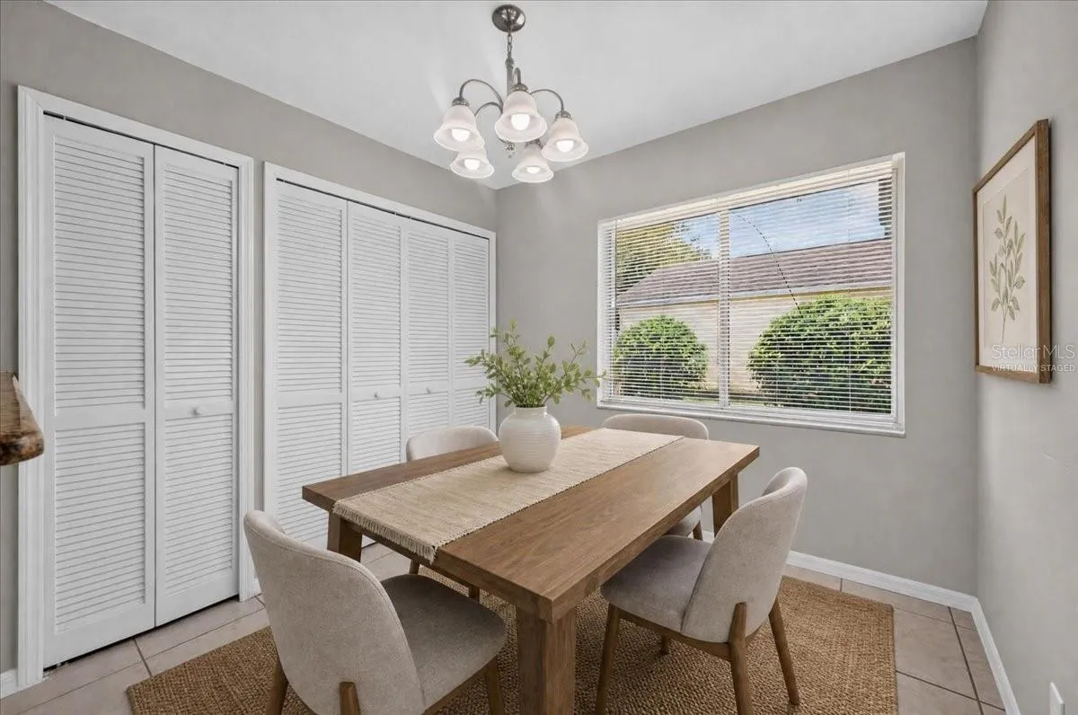 Virtually staged dining room