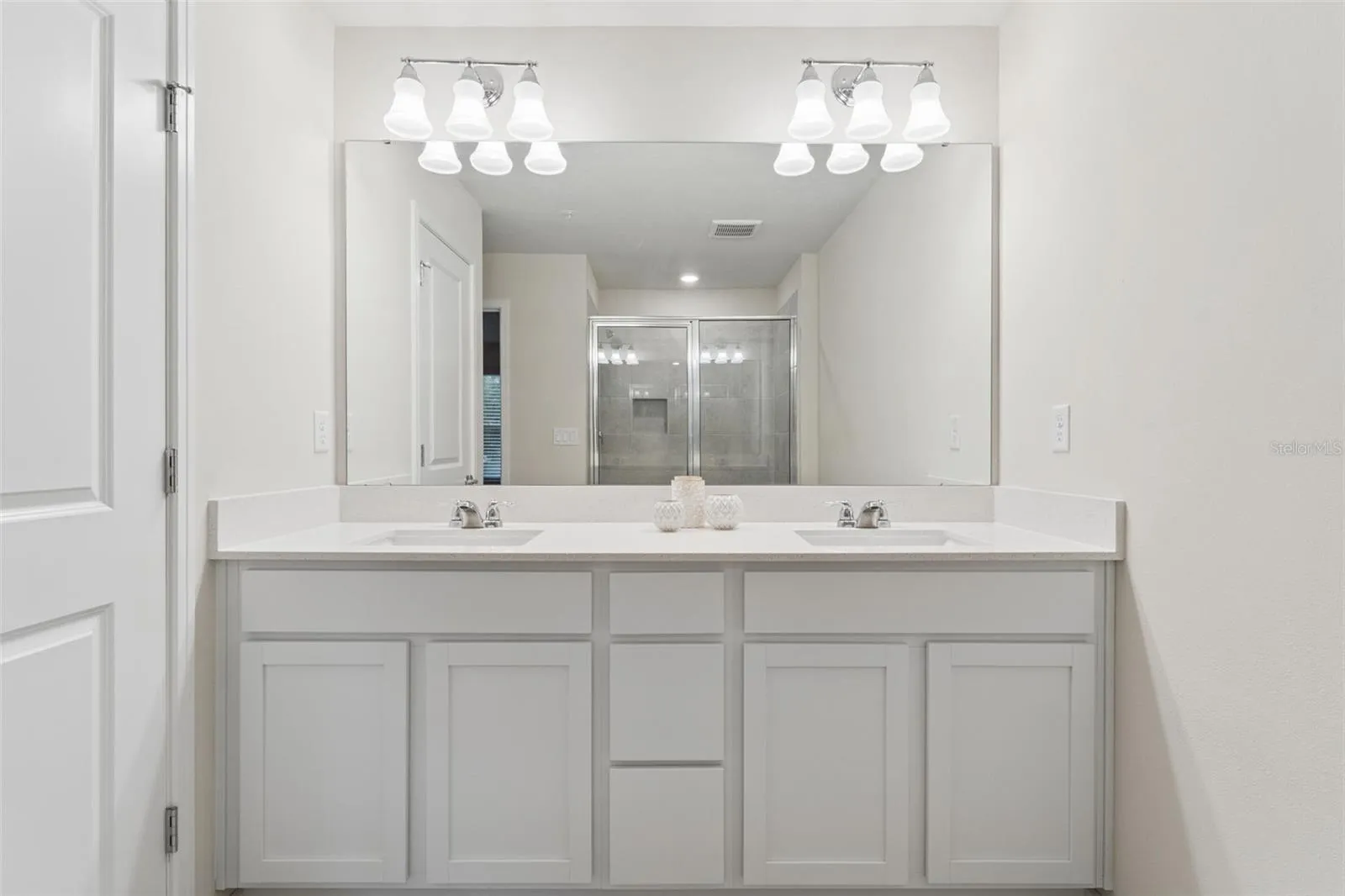 Primary En-Suite Bath