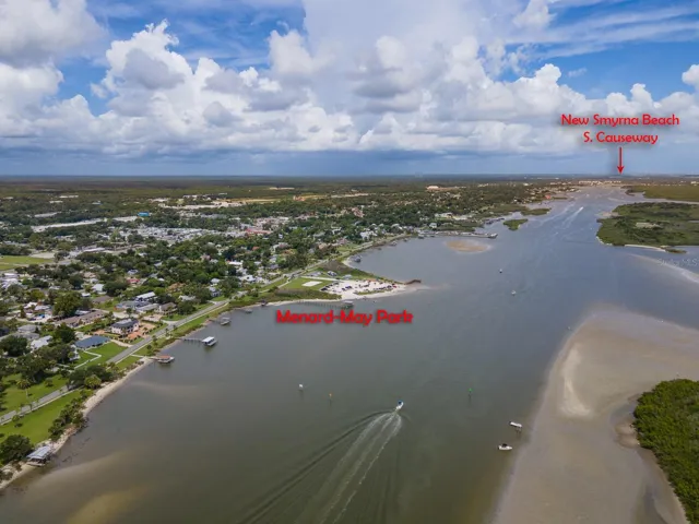 10 min drive to the South Causeway and 15 min to New Smyrna beaches.
