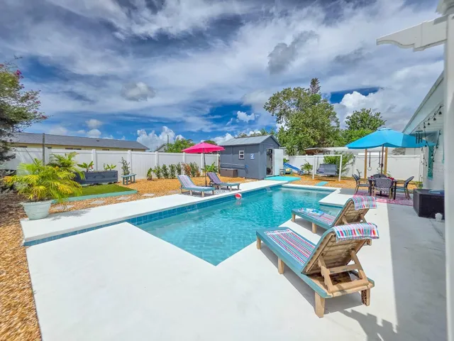 Saltwater / Heated Pool - Entertainer's Paradise