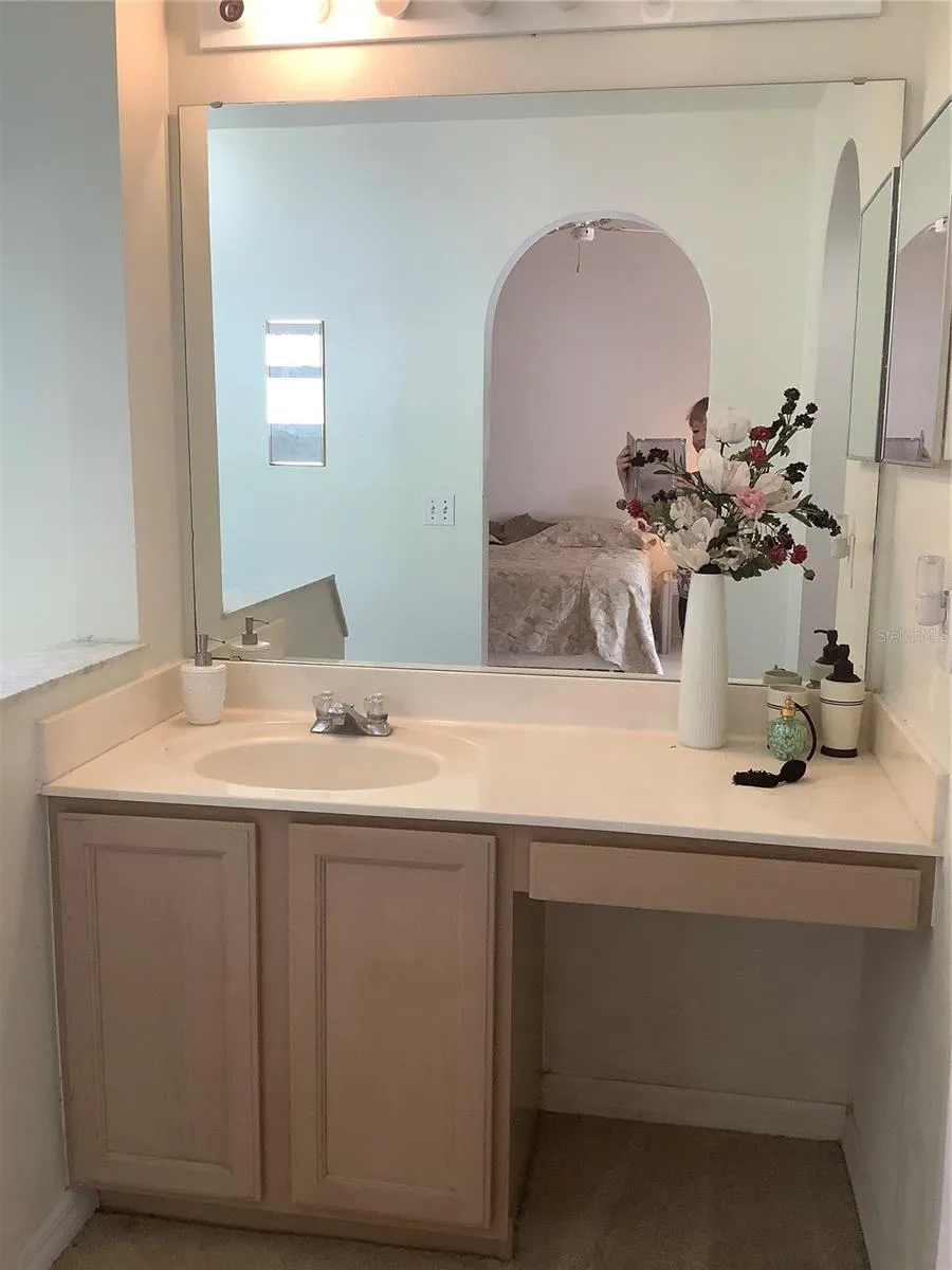 Bath vanity