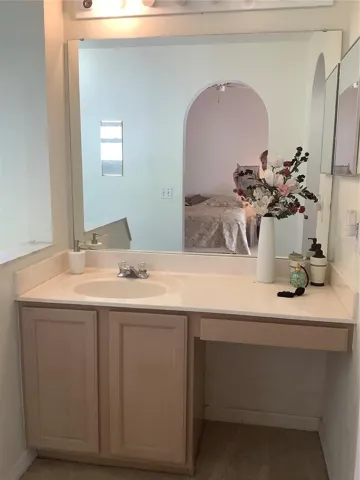 Bath vanity