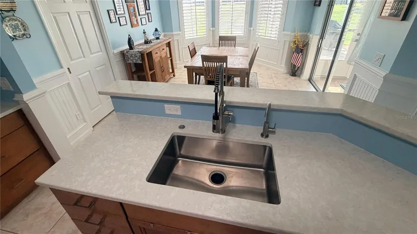 large single bowl sink to fit all your pans...