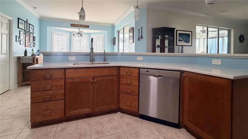 tons of counter space...