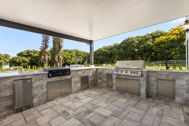 Outdoor Kitchen
