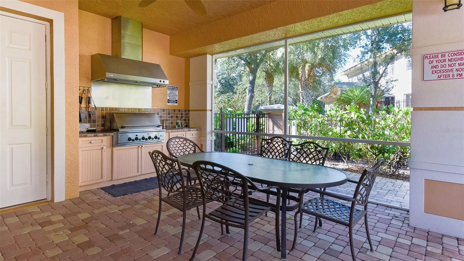 OUTDOOR KITCHEN