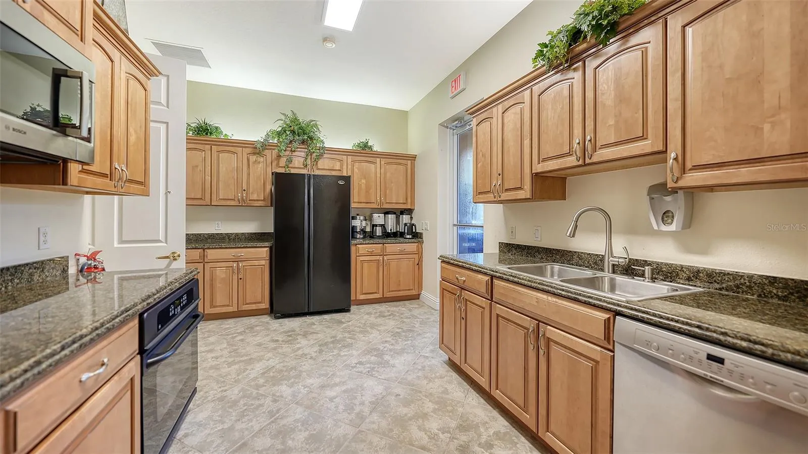 INDOOR KITCHEN