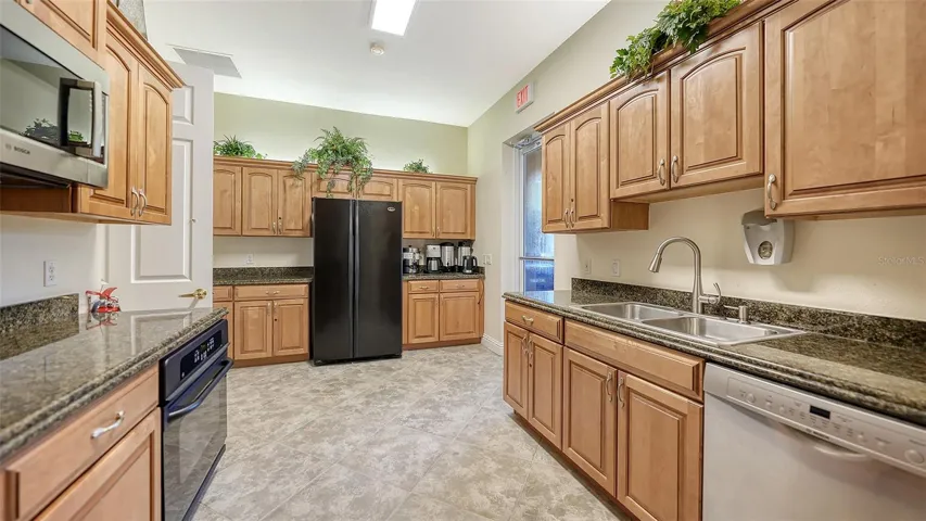 INDOOR KITCHEN