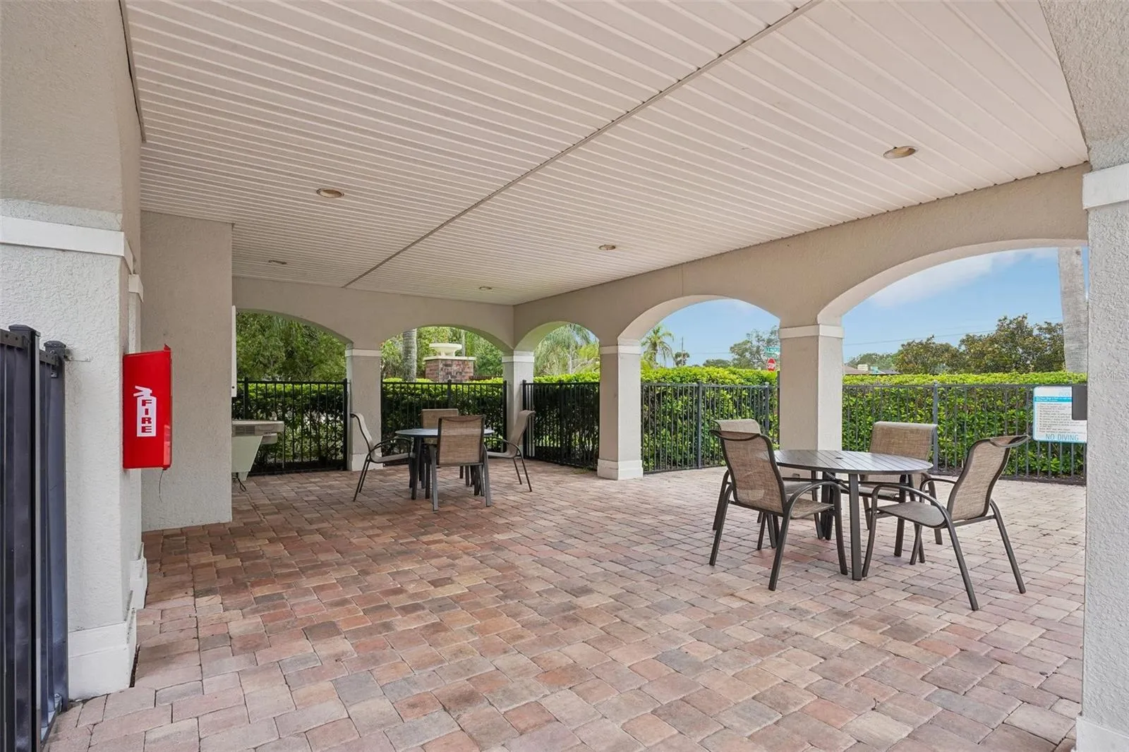Community pool &amp; deck