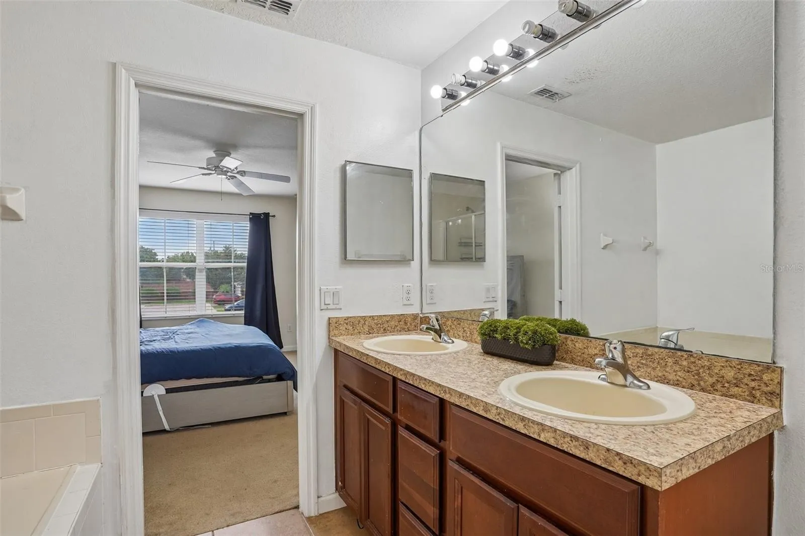 Spacious dual vanity in the primary bath