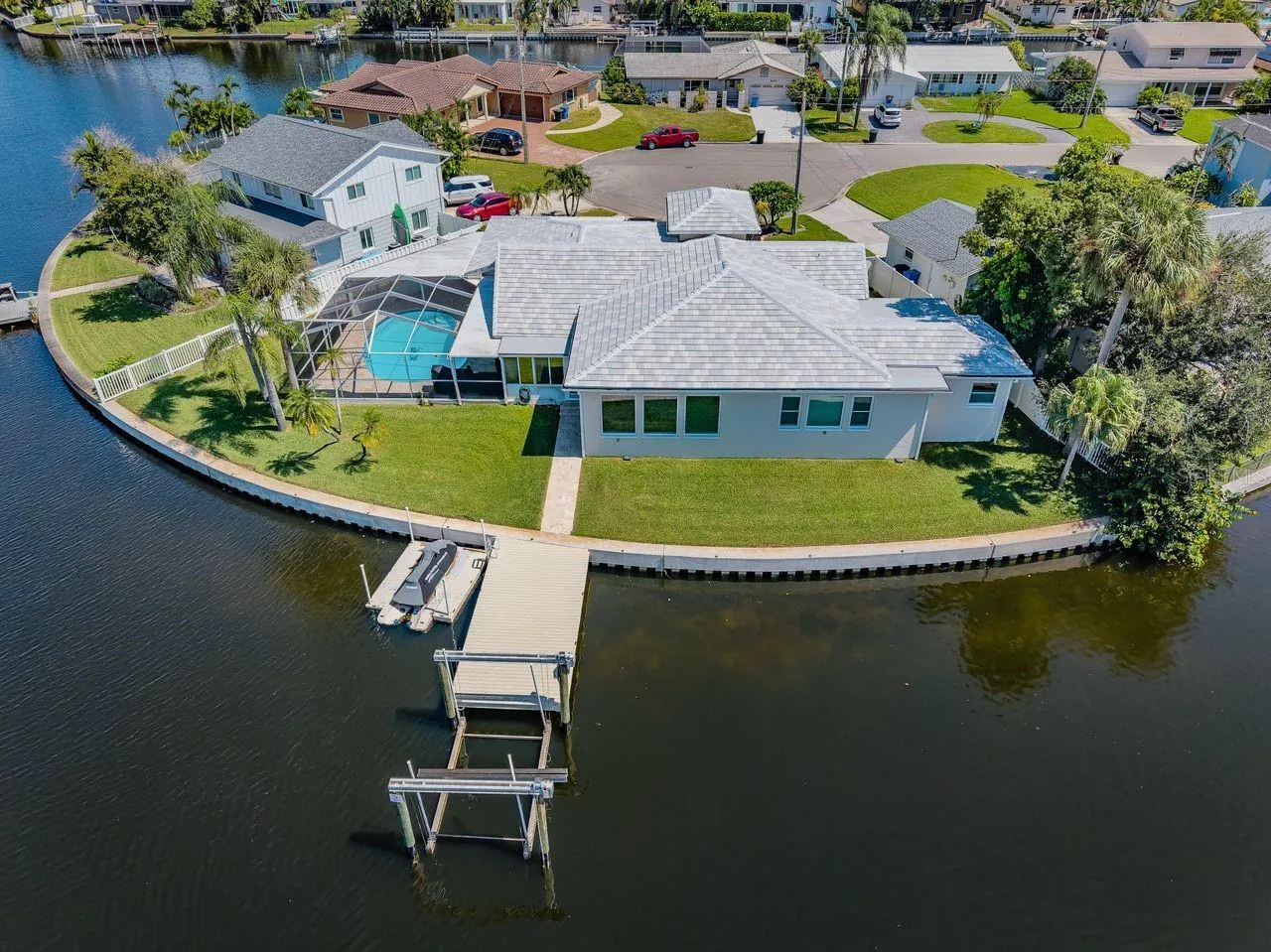Great open water canal with a new dock and lift.