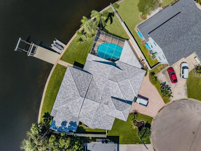 Great footprint! Plenty of room for boat trailer on the south sideyard