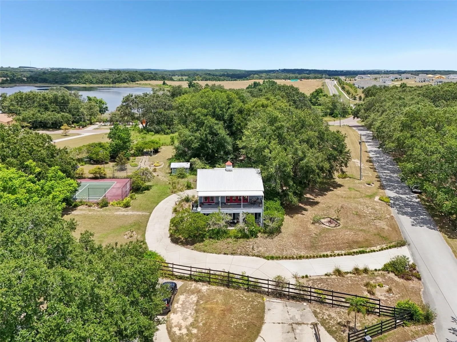 Aerial front of house and driveway off Rose St