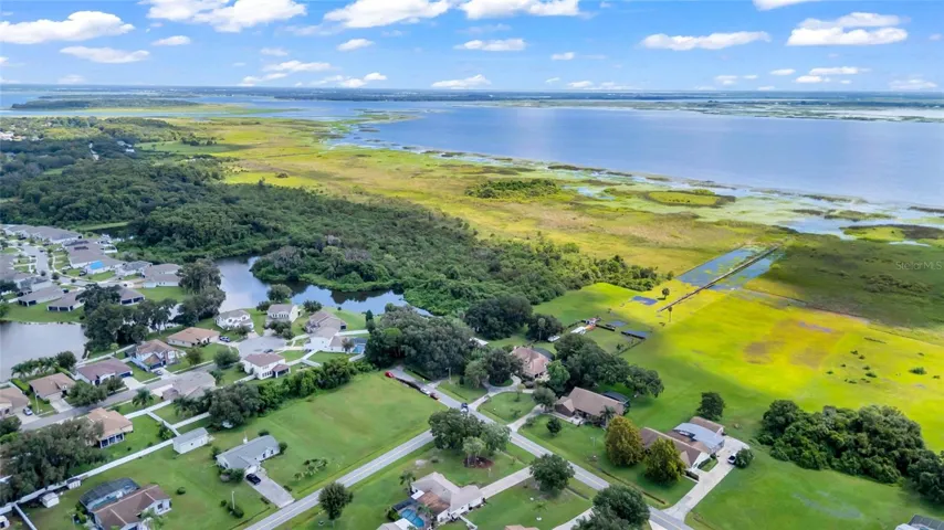 Gorgeous location right on Lake Tohopekaliga