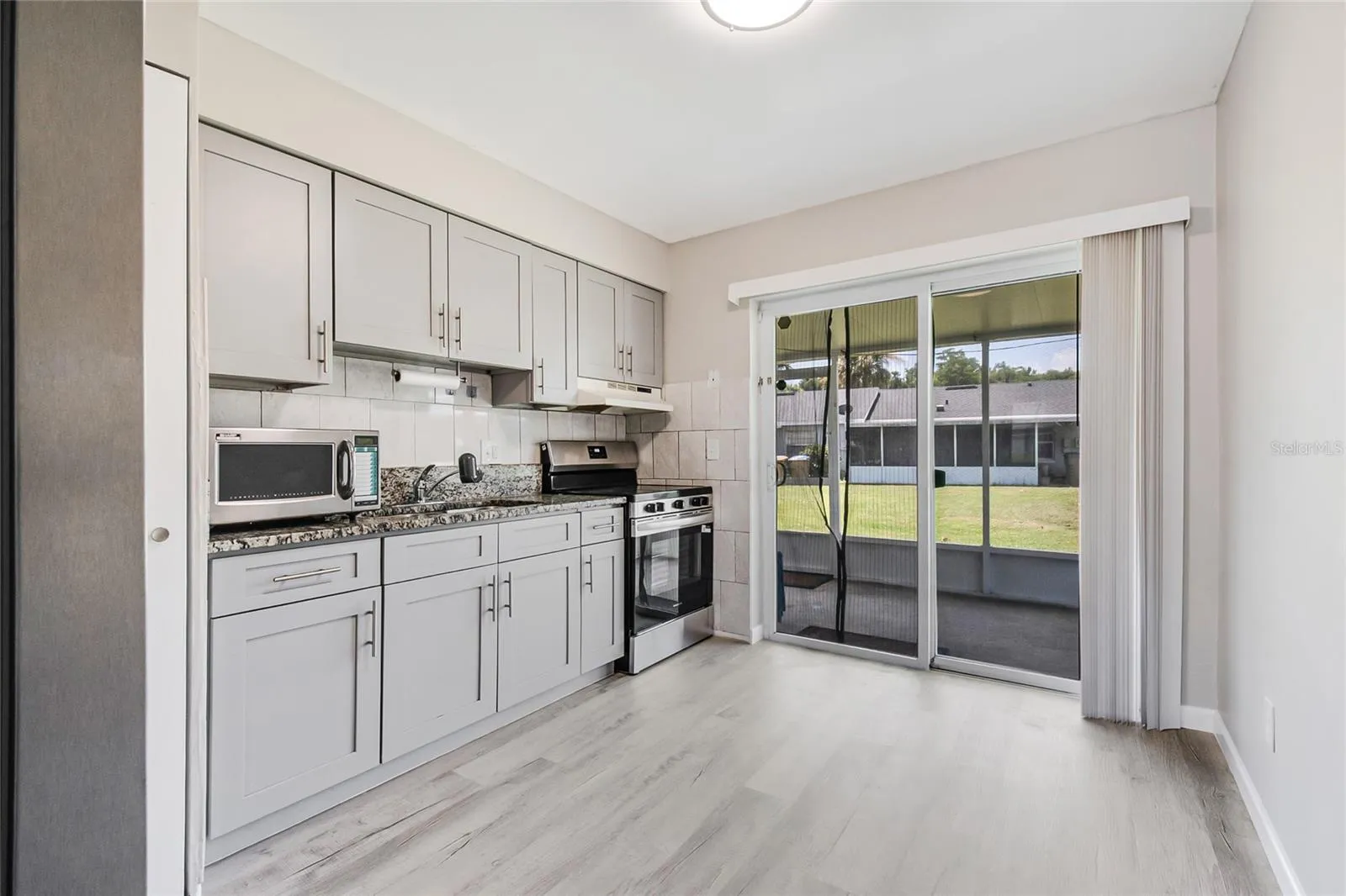 kitchen /dining combo