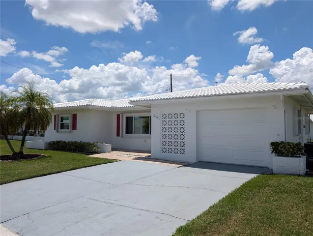 2 Bedroom/2 Bathroom/1 car garage "Eden" located in Heart of Tampa Bay.