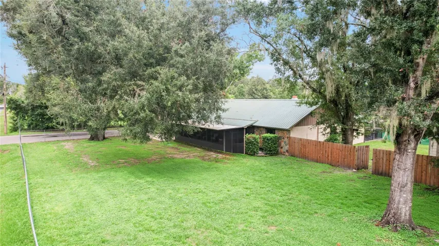 5 bedrooms - 3 bath pool home on 1 acre