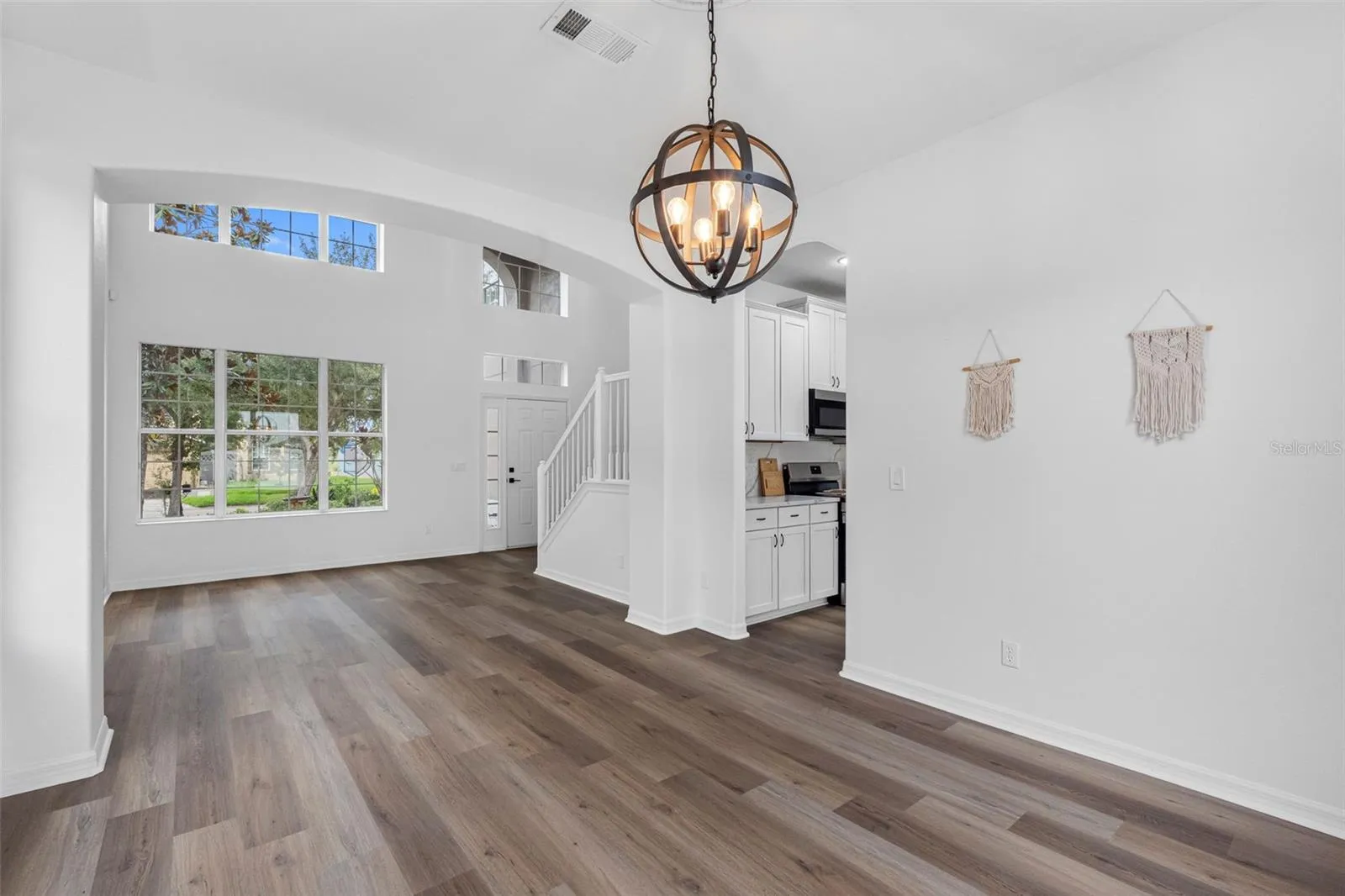 Formal Dinning Room/ Living room/ Entrance