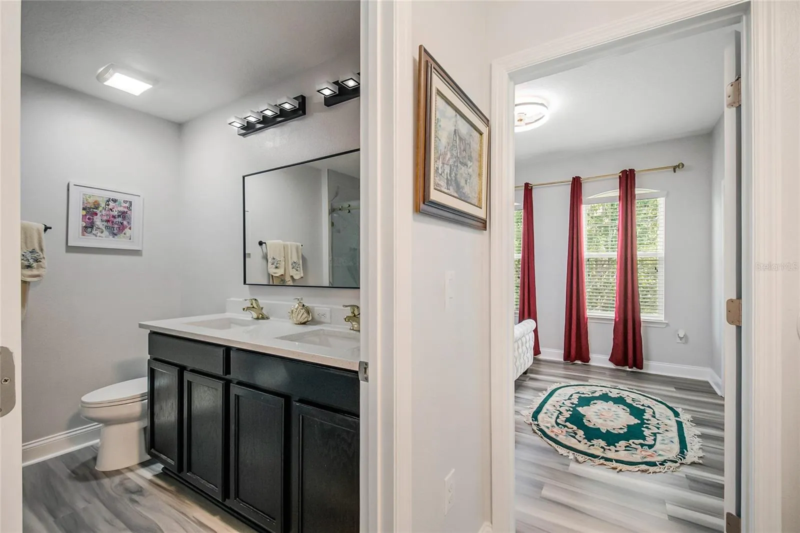 Upstairs full bathroom