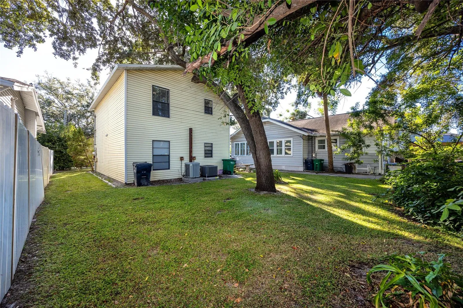 Large back yard for tenant use.