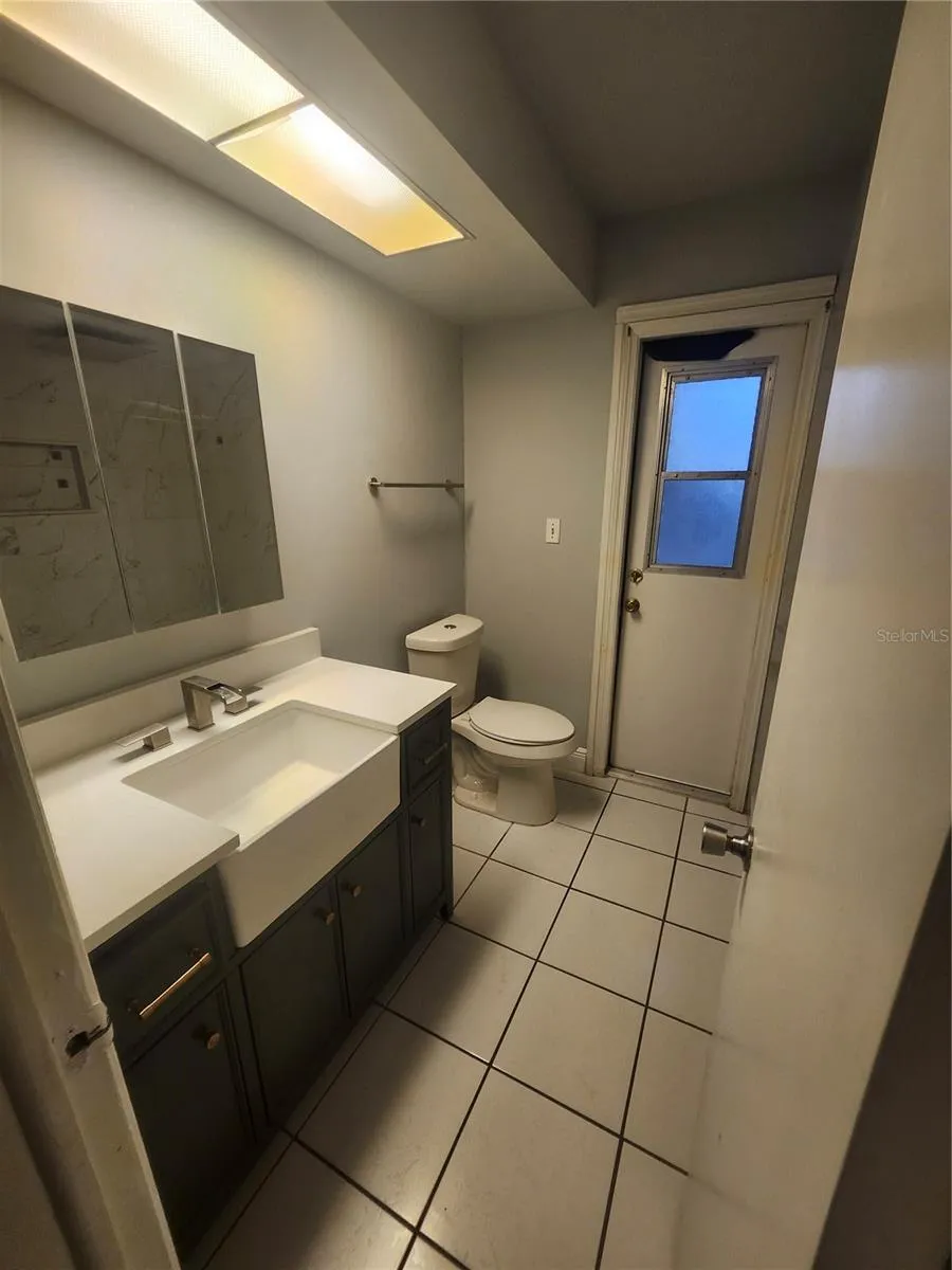 HALL BATH WITH YARD ACCESS