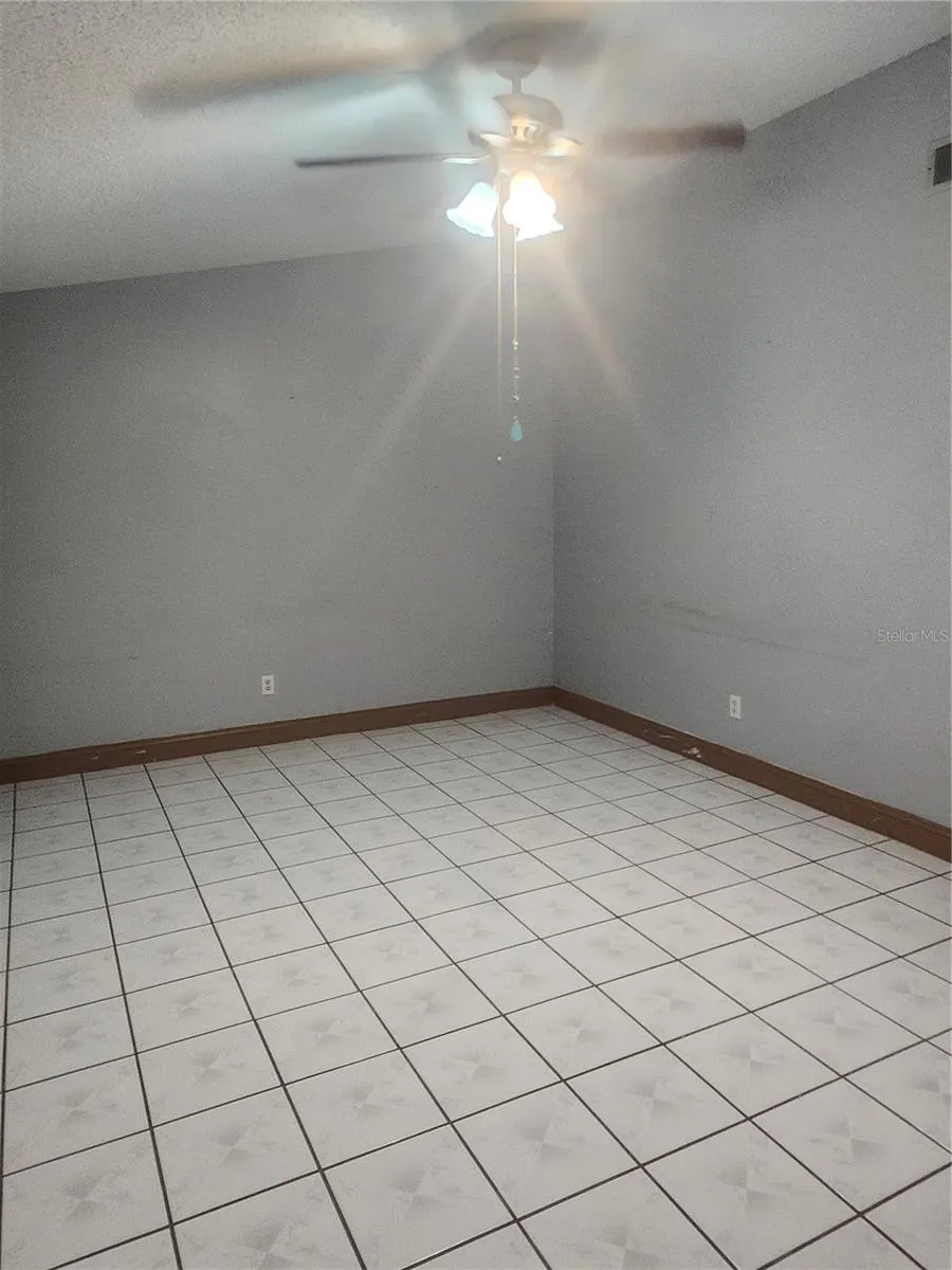 HALL BATH WITH YARD ACCESS C