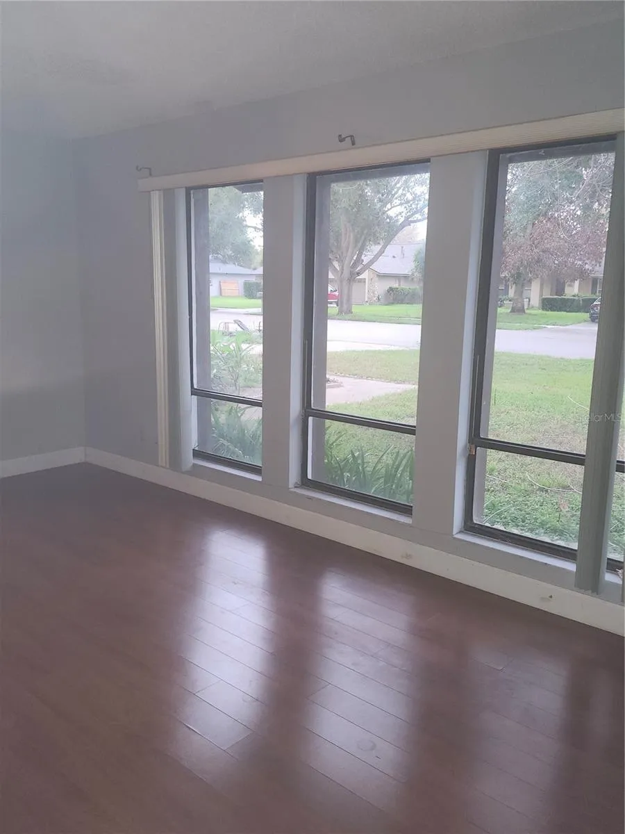 FORMAL LIVING ROOM5