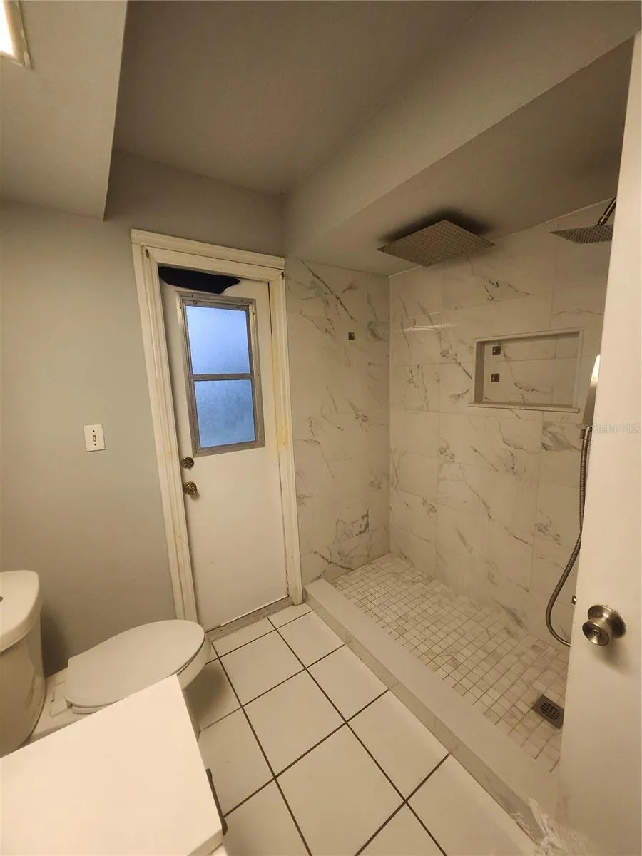 HALL BATH WITH YARD ACCESS A