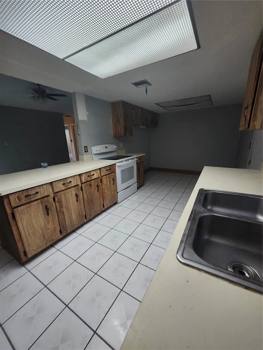 KITCHEN AND BREAKFAST NOOK2