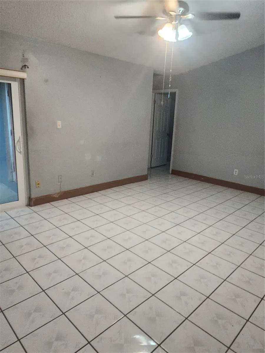 HALL BATH WITH YARD ACCESS B