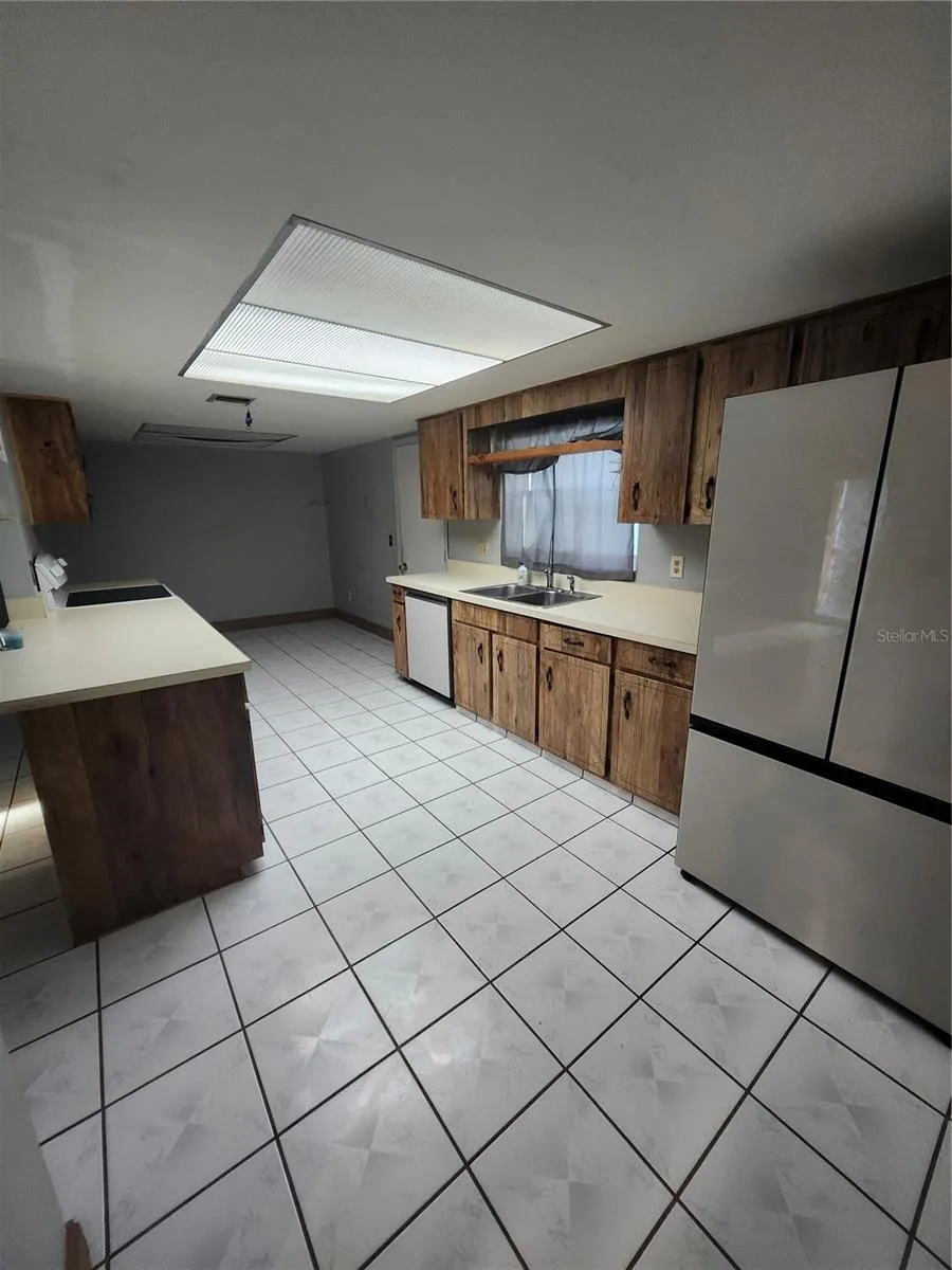 KITCHEN AND BREAKFAST NOOK