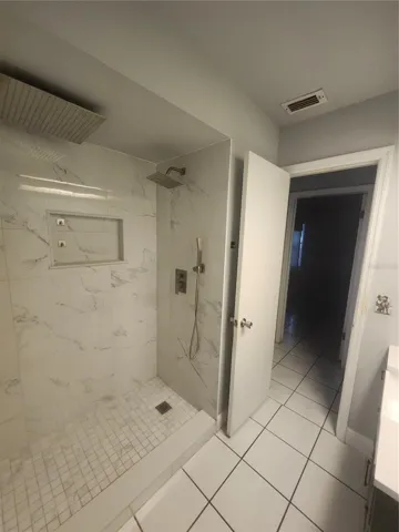HALL BATH WITH YARD ACCESS B