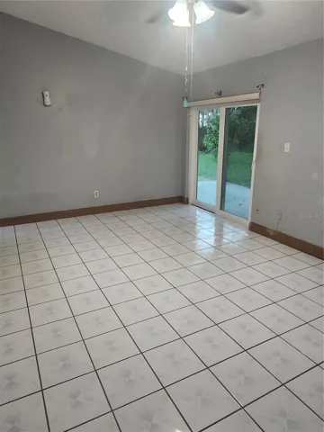 HALL BATH WITH YARD ACCESS A