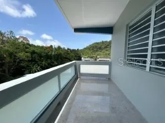 Balcón Frontal •Main Balcony