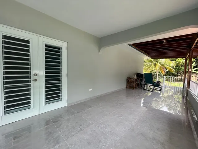 Balcón Lateral • Side Balcony