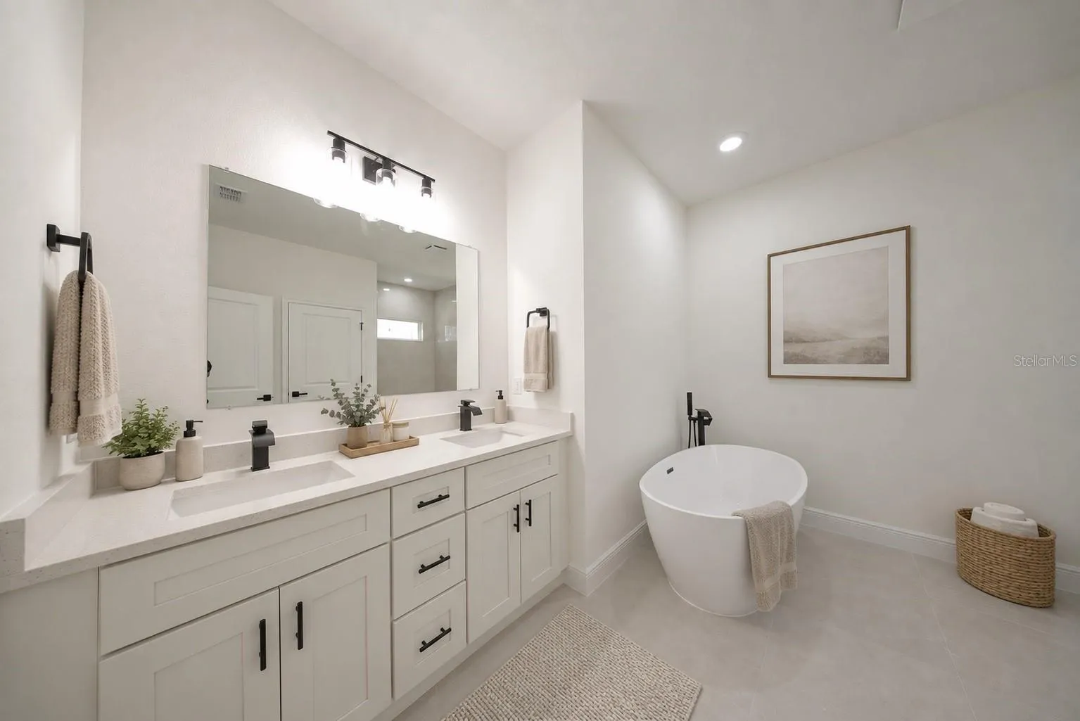 Primary bathroom - virtual staging