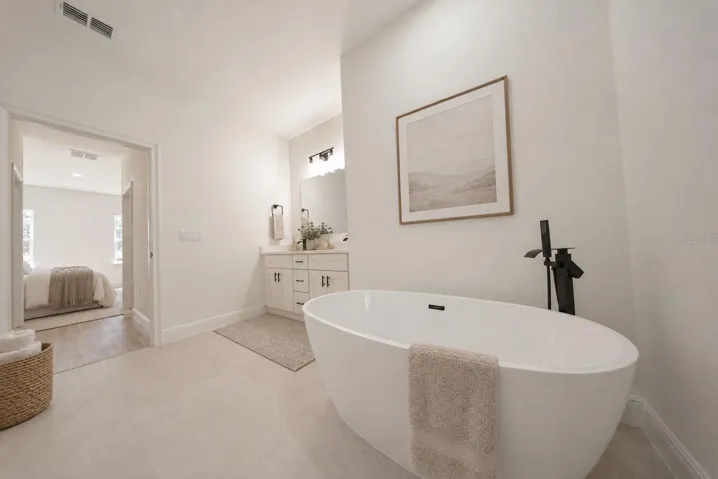 primary bathroom - virtual staging