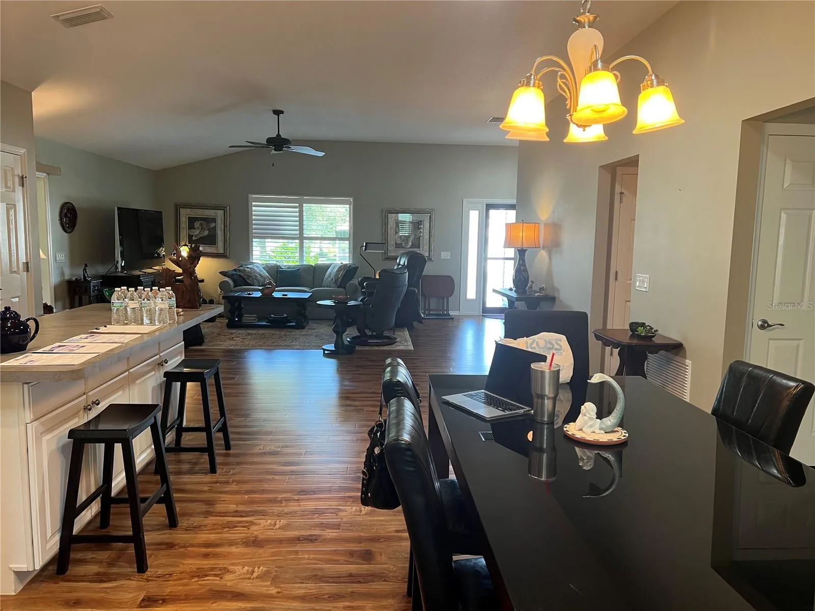 Dining to front of house