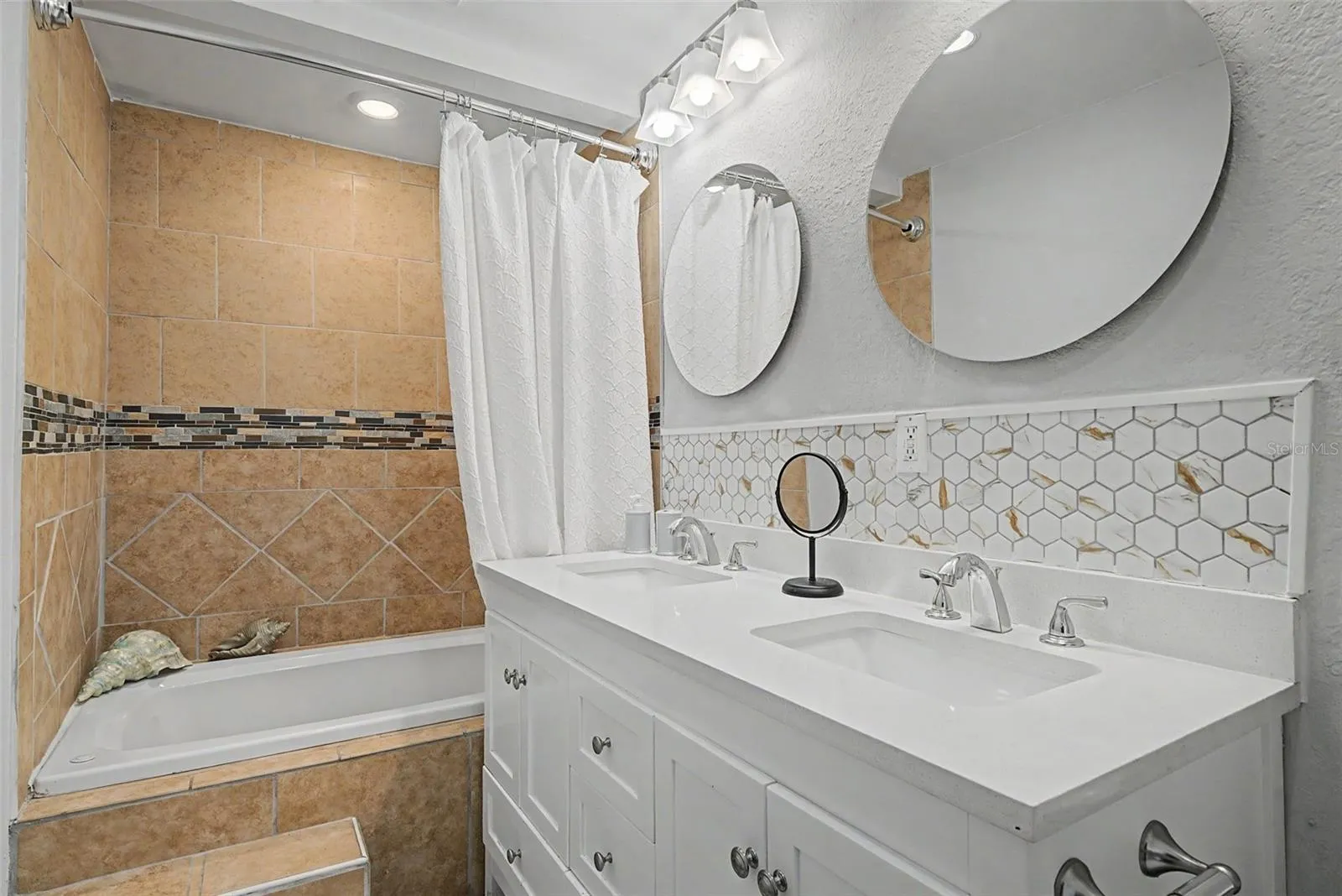 PRIMARY BEDROOM BATHROOM