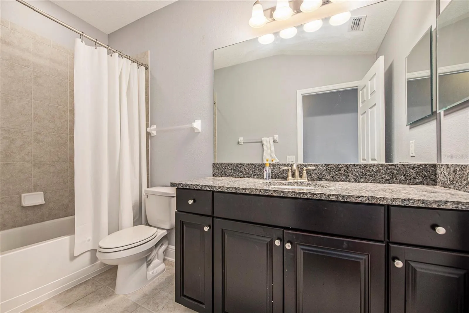 Bathroom 3- upstairs