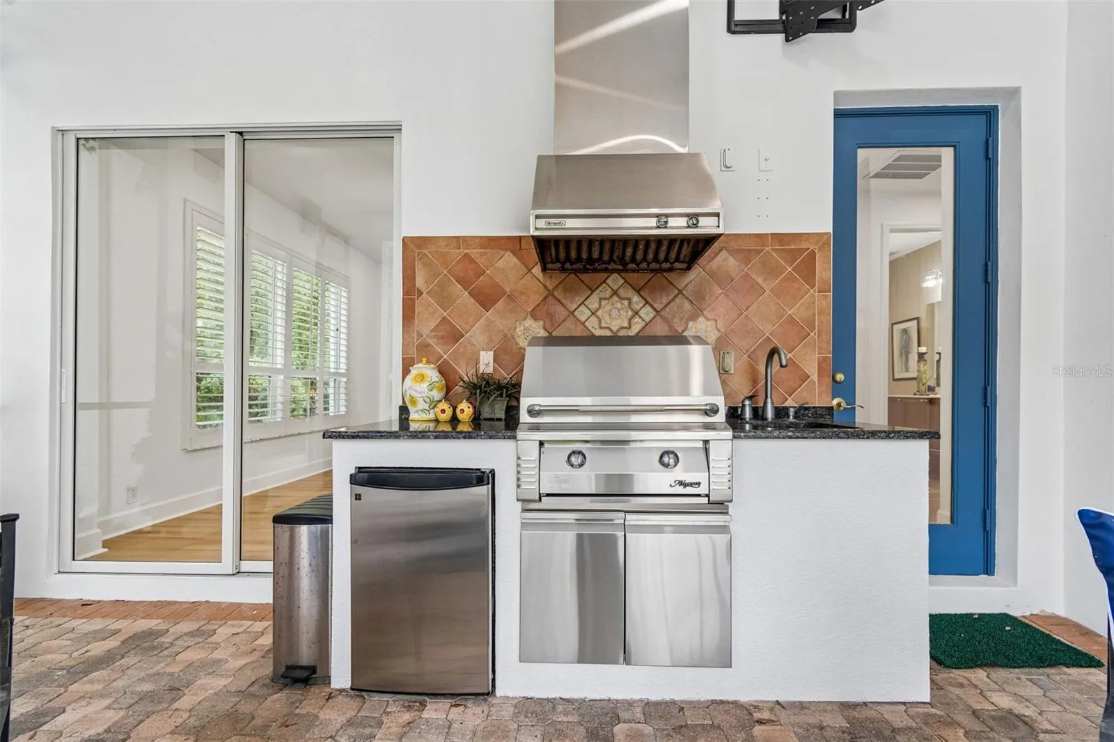 Outdoor Kitchen